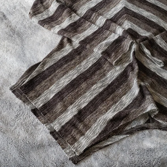 Knox Rose V Neck Sharkbite Hem Pullover Gray Brown Gold Stripe Sweater Small - Picture 5 of 8